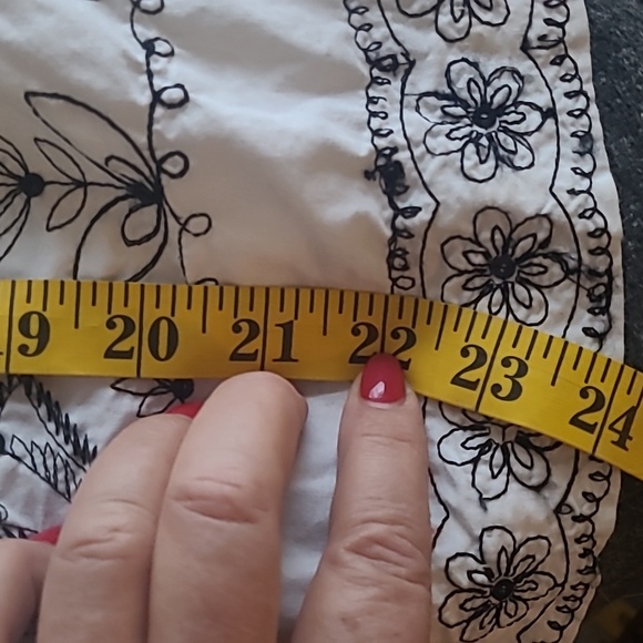 Embroidered and Sequined Jacket - Picture 13 of 15